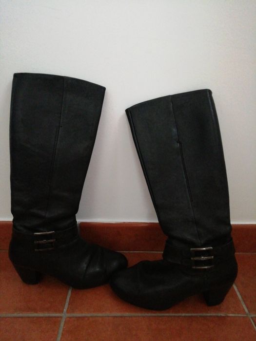 Botas pretas pele cano alto