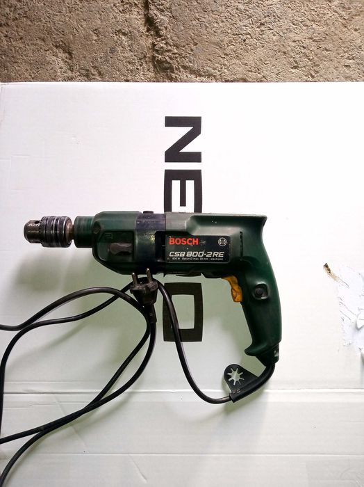 Дрель  БОШ робить   .