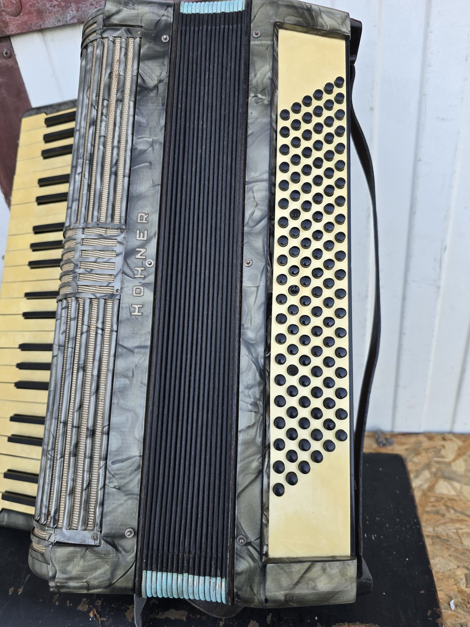 Akordeon Hohner 120 basów.