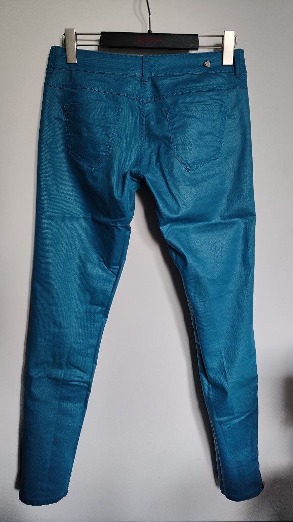 Turkusowe niebieskie spodnie Chillin śliskie M