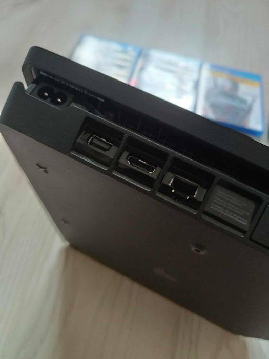 Ps4 Slim 500GB + 3 gry