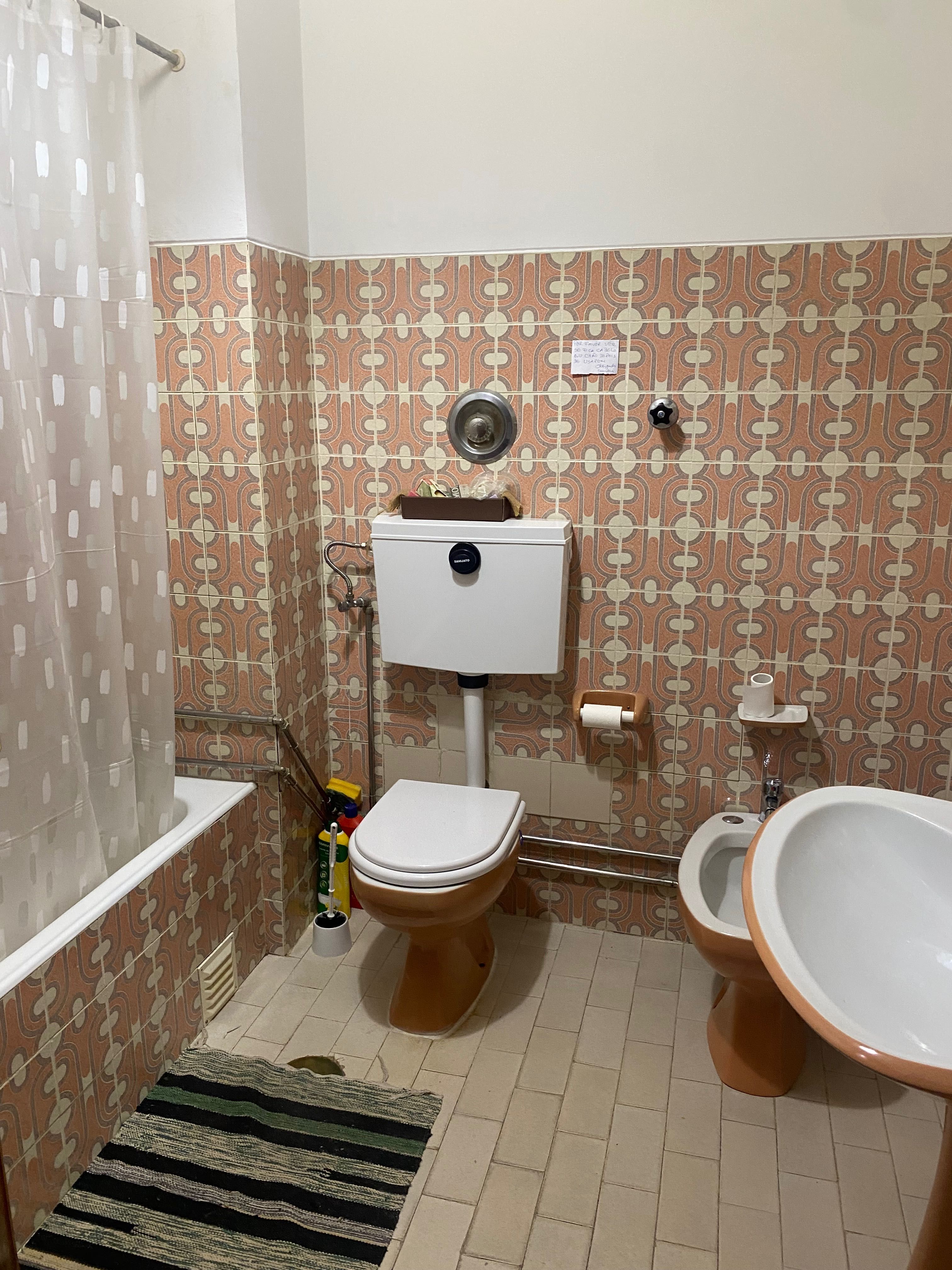 Quarto para arrendar em Zona Nobre.