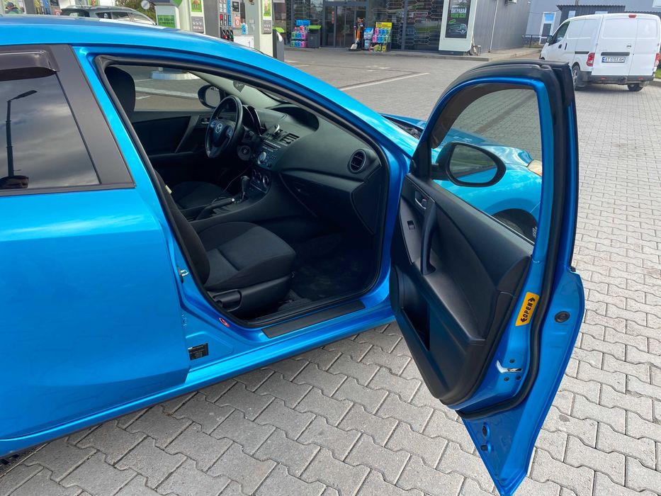 Mazda 3 (автомобіль Ольги Фреймут. Запис в сервісній книжці)