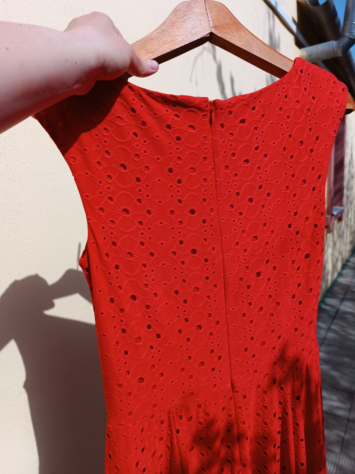 Сукня червона літня