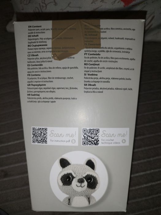 Ręczna robótka szydełkowa szop pracz.