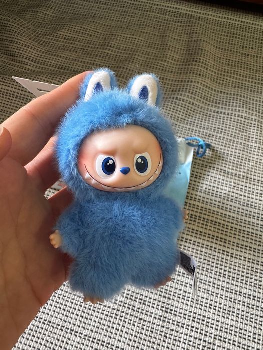 Labubu original Popmart - series Pin for Love