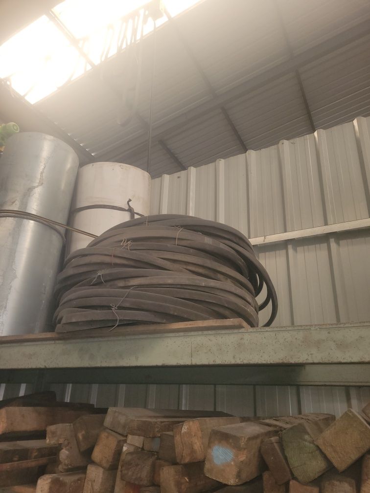 Grande lote de correias trapezoidal