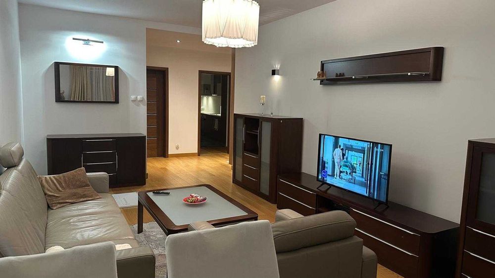 Dwa pokoje, 55 m2, Nowe Miasto, winda, 2 parkingi (garaż i zewnętrzny)