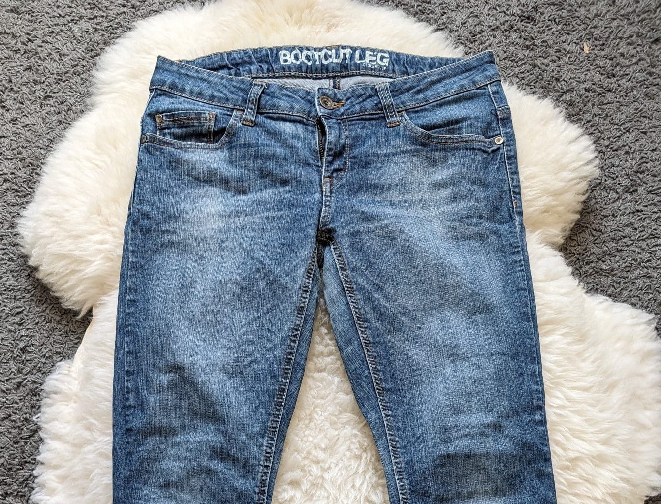 CLOCKHOUSE | r. 38 | Damskie spodnie jeans | Niski stan - biodrówki