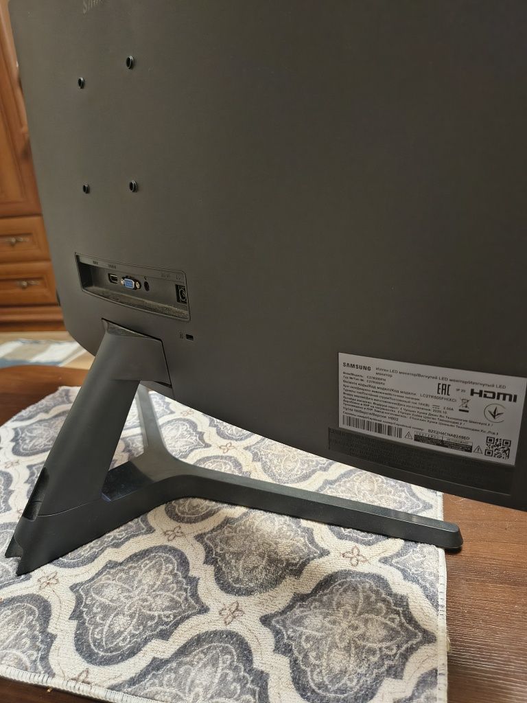 Монитор геймерский Samsung C27R500FHI в идеальном состоянии
