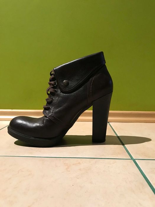 Skórzane trzewiki Bata