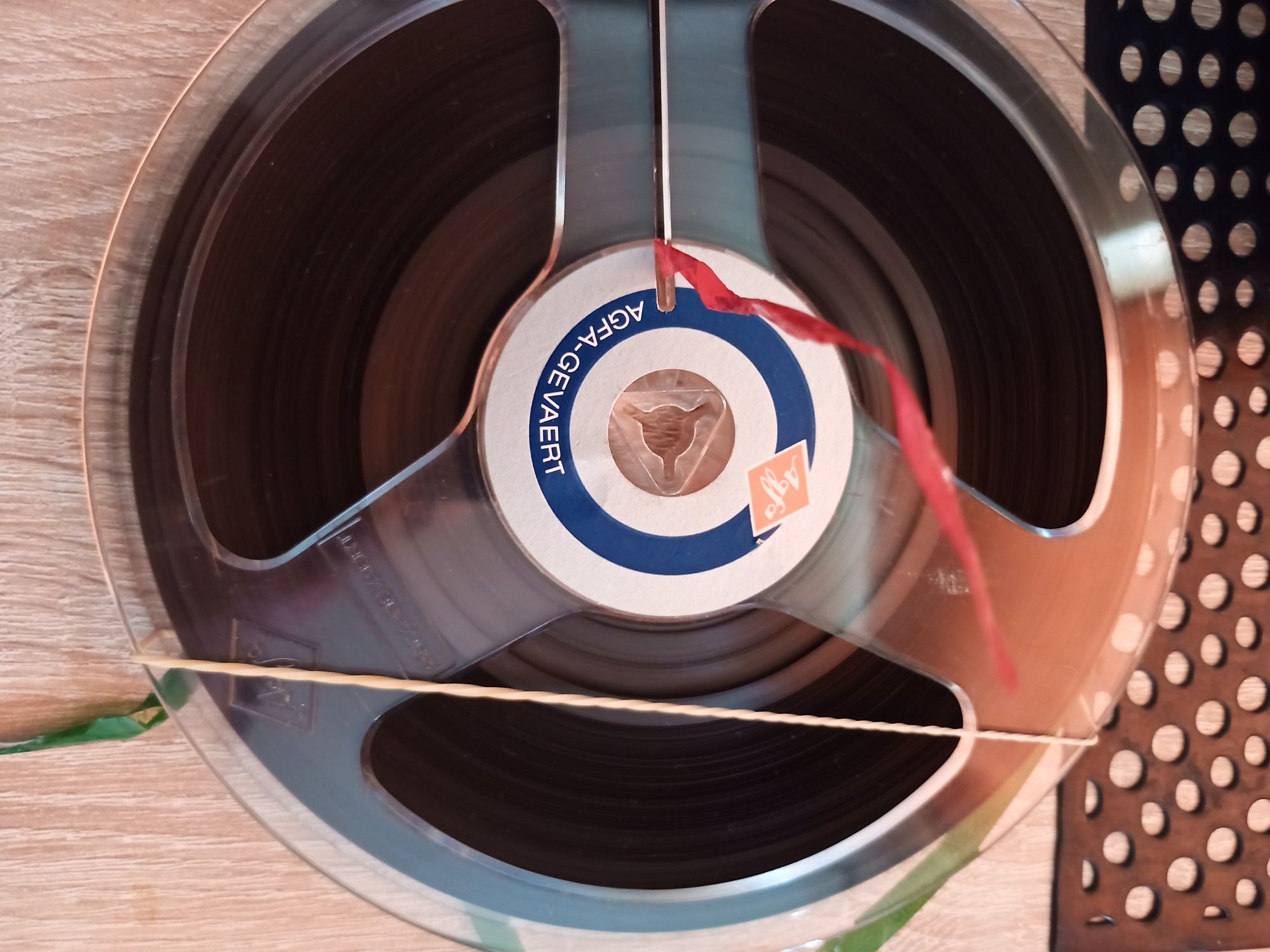 Szpula  alu z taśmą maxell 35-90B  oraz szpule plastik i puste