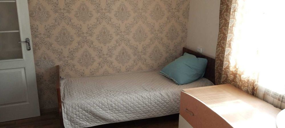 Вiзьмемо на квартиру студенток чи працюючих молодих жiнок