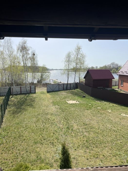 Продається 2х поверховий будинок біля озера у селі Нобель
