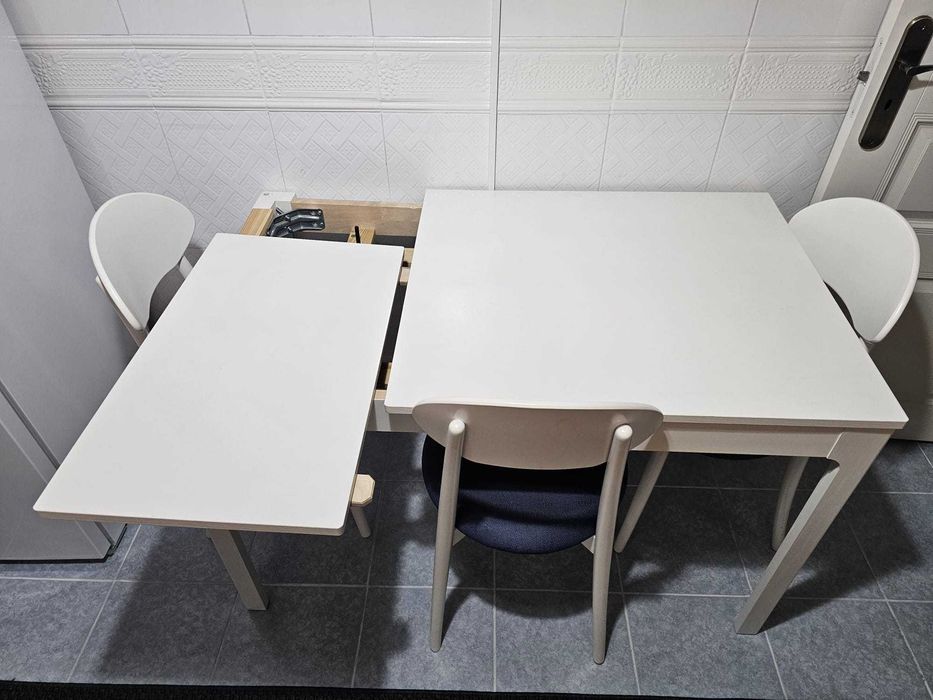 Mesa de Cozinha + 3 Cadeiras