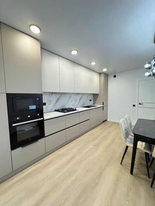 Продам шикарну велику 1,5 кімнатну квартиру із інд.газовим оп, балкон