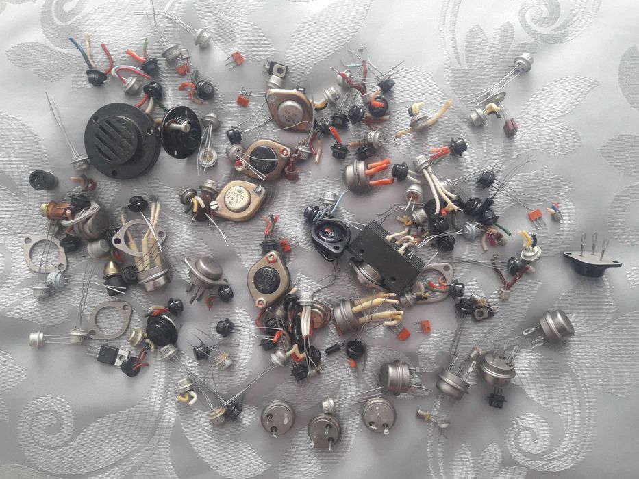 Діоди Тиристори Транзистори Резистори змінні опис