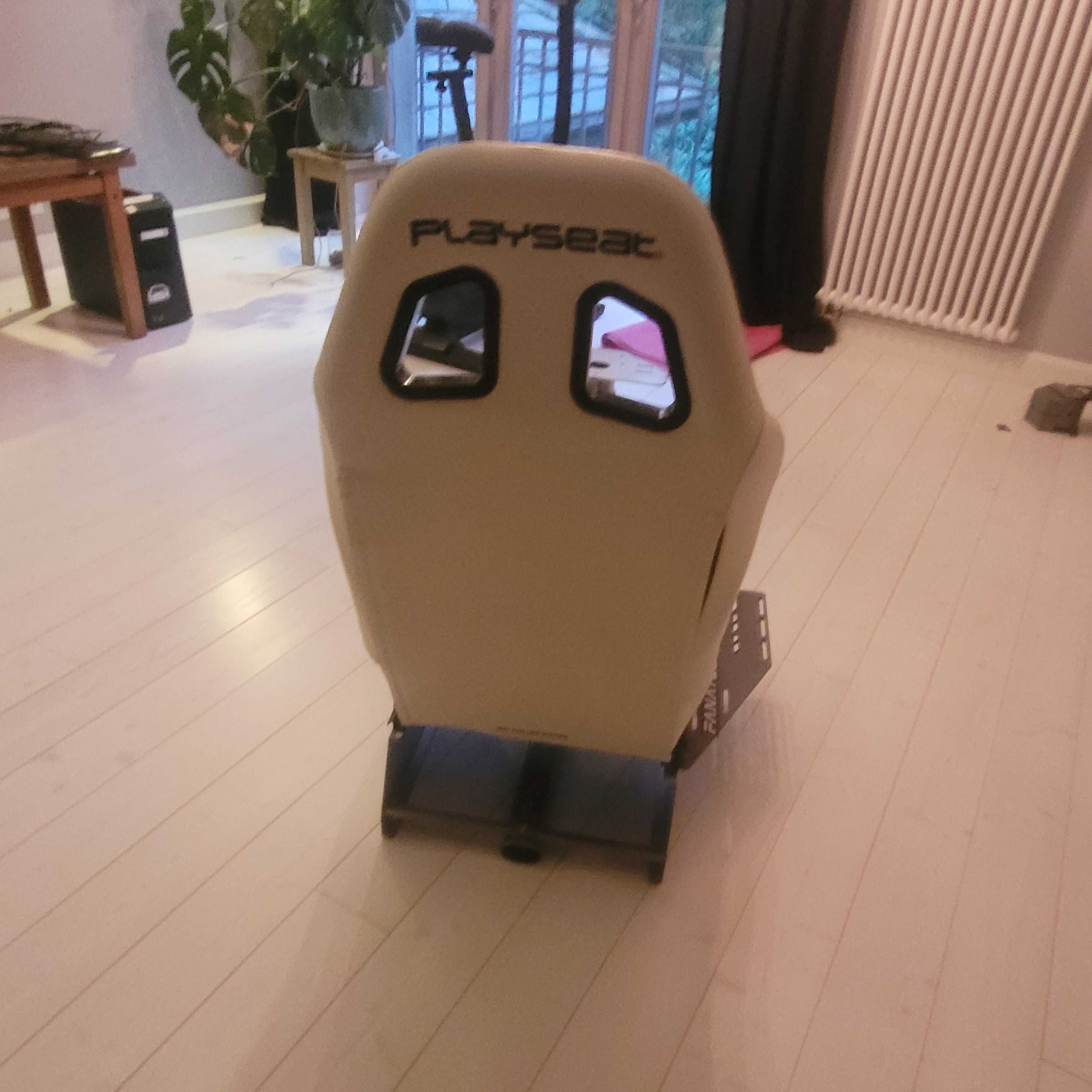 Playseat Evolution White