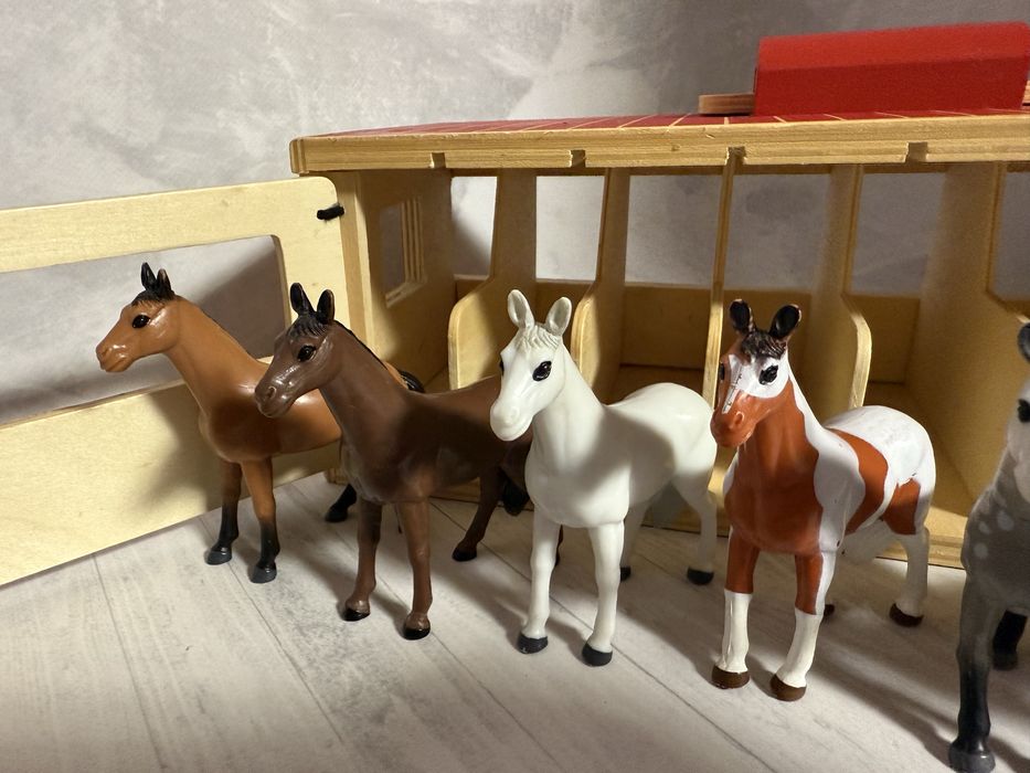 Ігровий набір Переносна дерев'яна стайня з кіньми Melissa & Doug