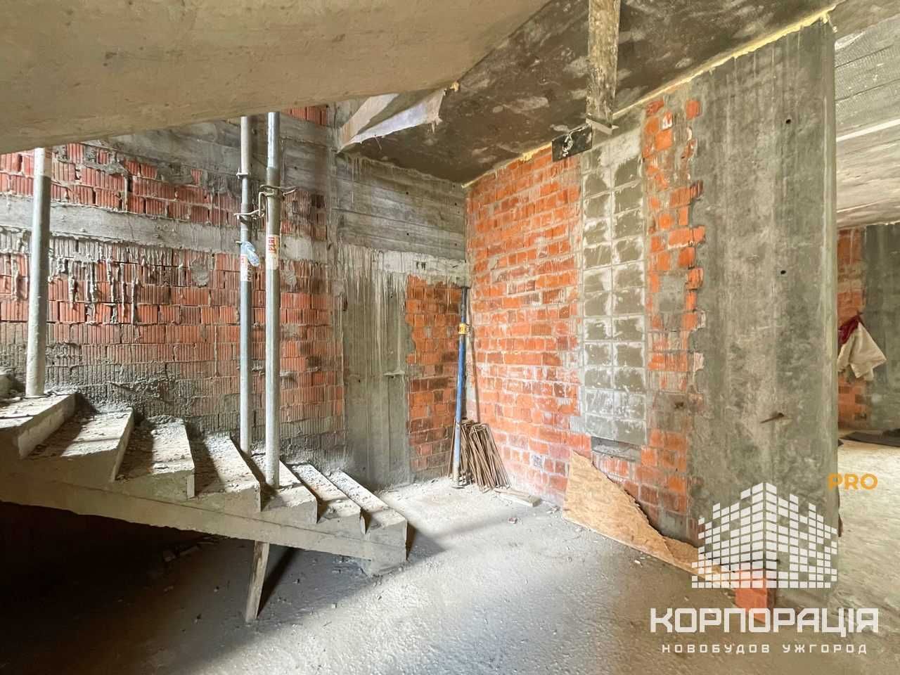 Продаж стильного котеджу у самому центрі міста, поруч набережна