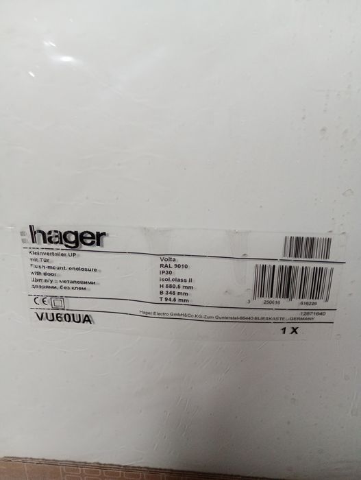 Две дверци от  распределительных щит Hager Volta VU36UA. 
Щит предназн