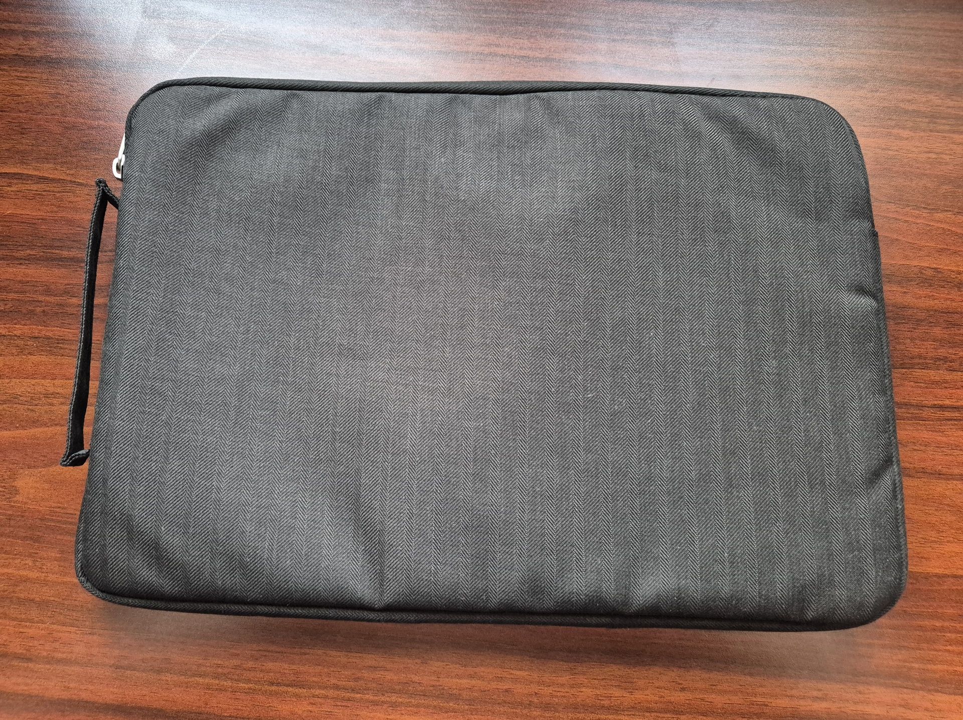 Etui Wiwu dedykowane do MacBook Air 13.3 cala.  Świetna jakość