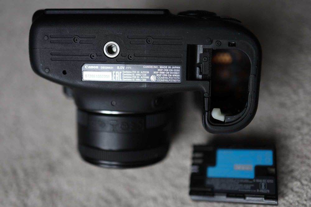 Терміново!  Canon 6D Mark II + додаткові. Пробіг 25 600 кадрів