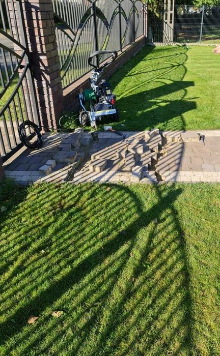 Robot koszący montaż ,  układanie kabla