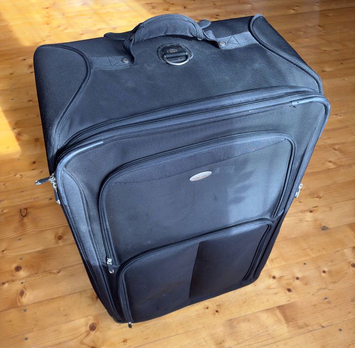 Продам чемодан (б/в)