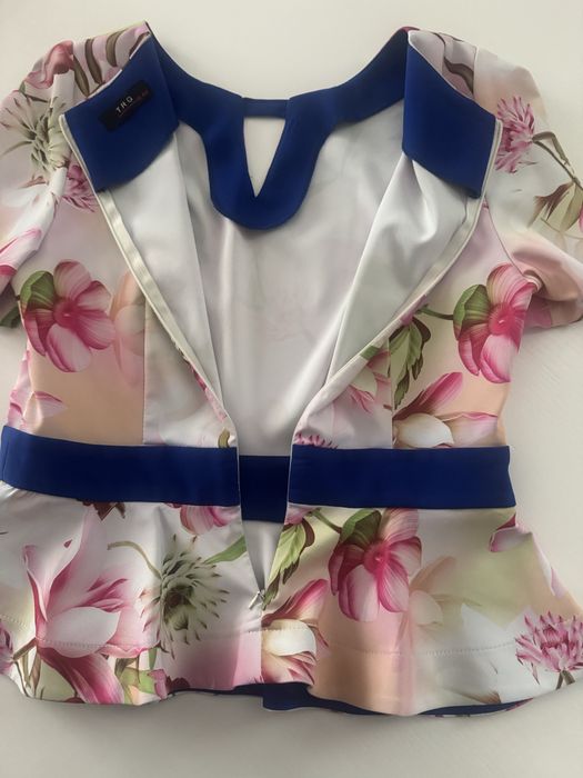 Костюм жіночий різнокольоровий