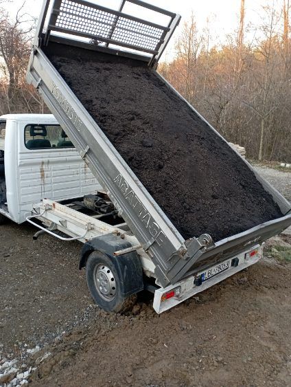 Ziemia ogrodowa, czarnoziem, bez dodatków, czysta, pH 5,5-6,5; piasek