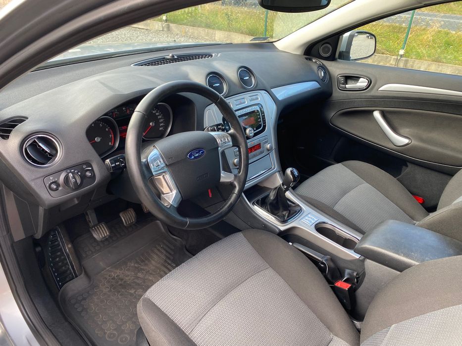 Ford Mondeo 1.6 benzyna niski przebieg zadbany