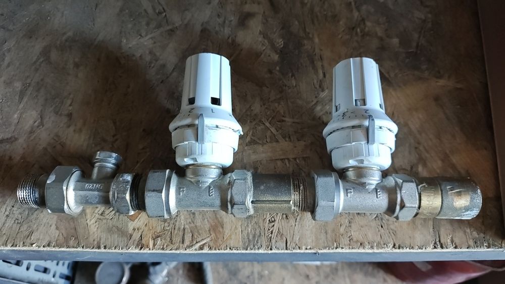Zawór do grzejnika z głowicą termostatyczną rozmiar 3/4 wraz z przedłu