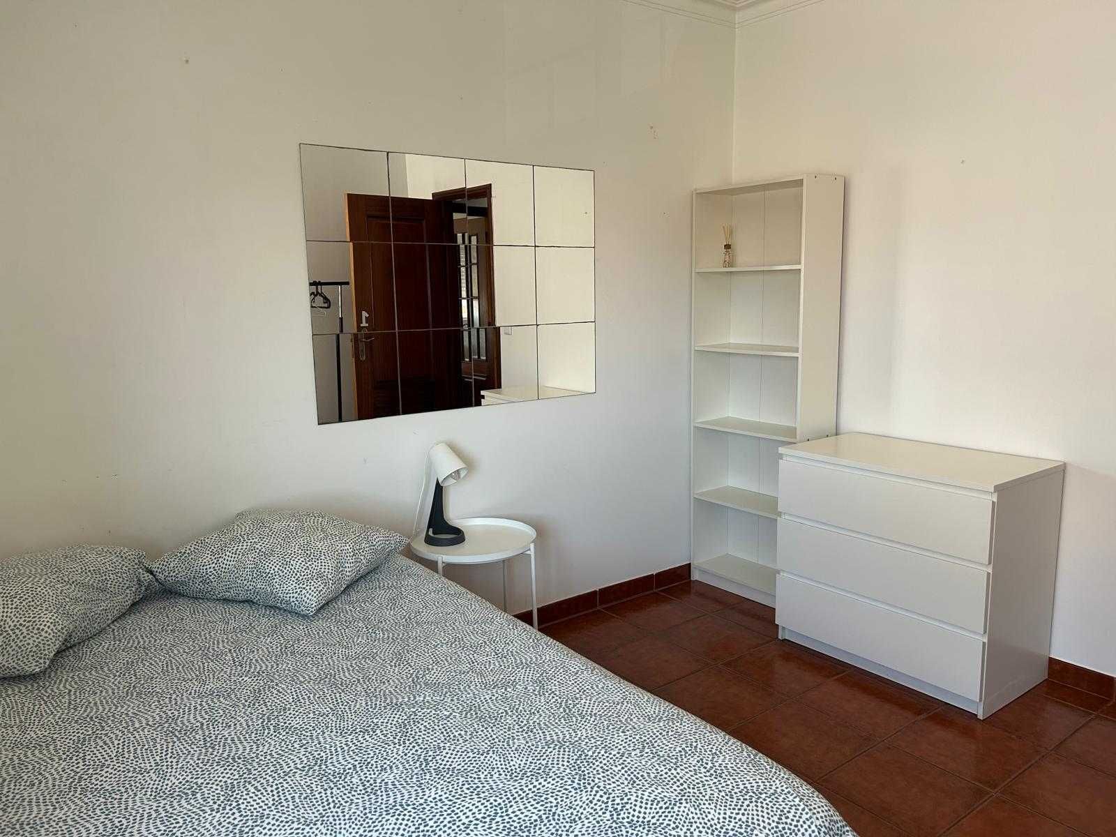 Quarto para estudante