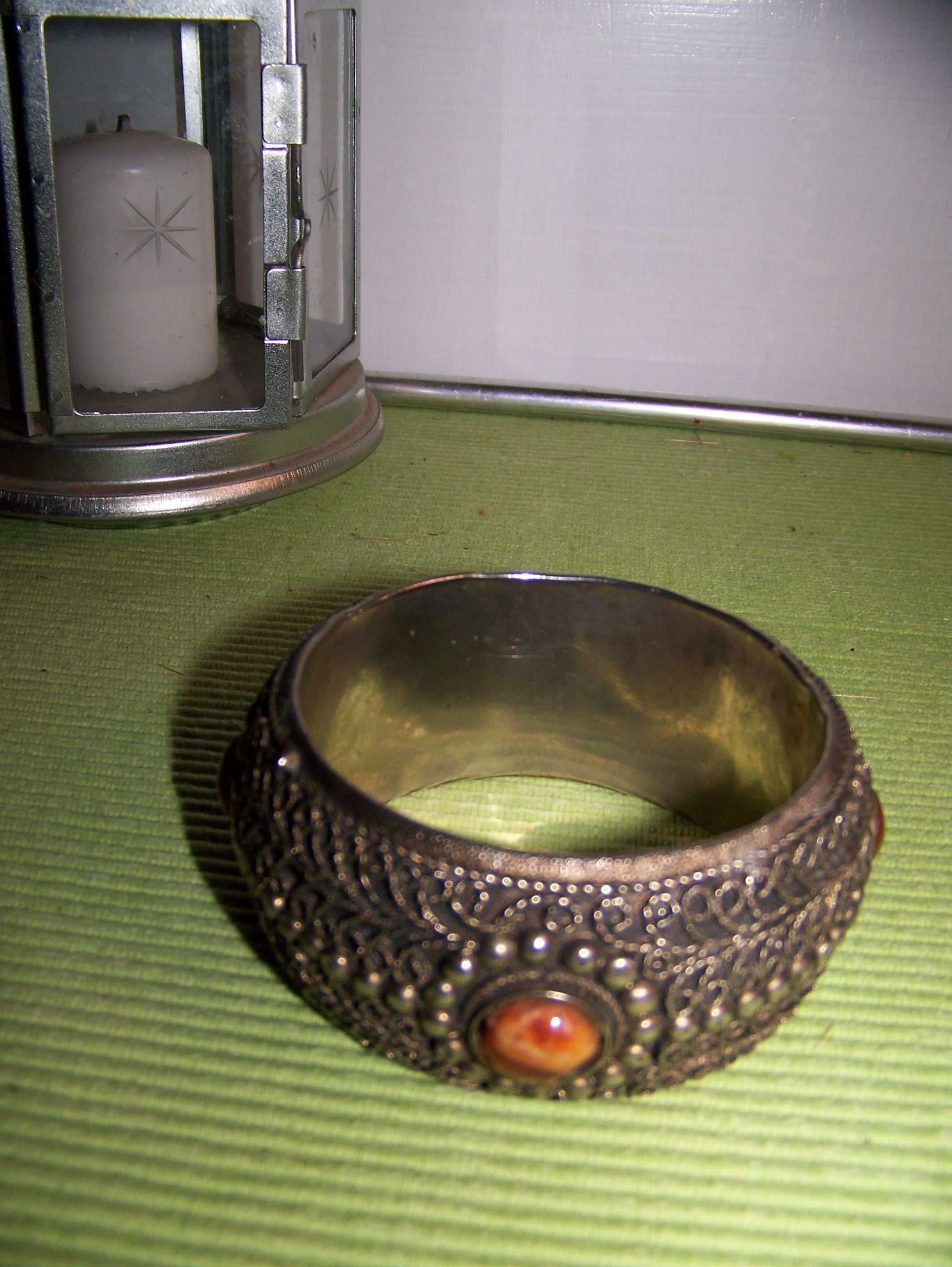 bransoleta metalowa z kamieniami Indie