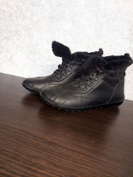 Жіночі ботинки...