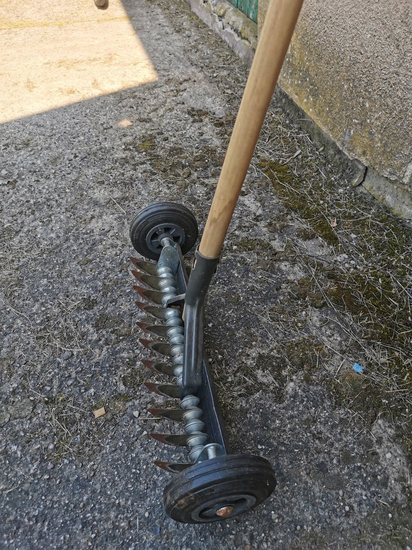 Sprzedam wertykulator ręczny.