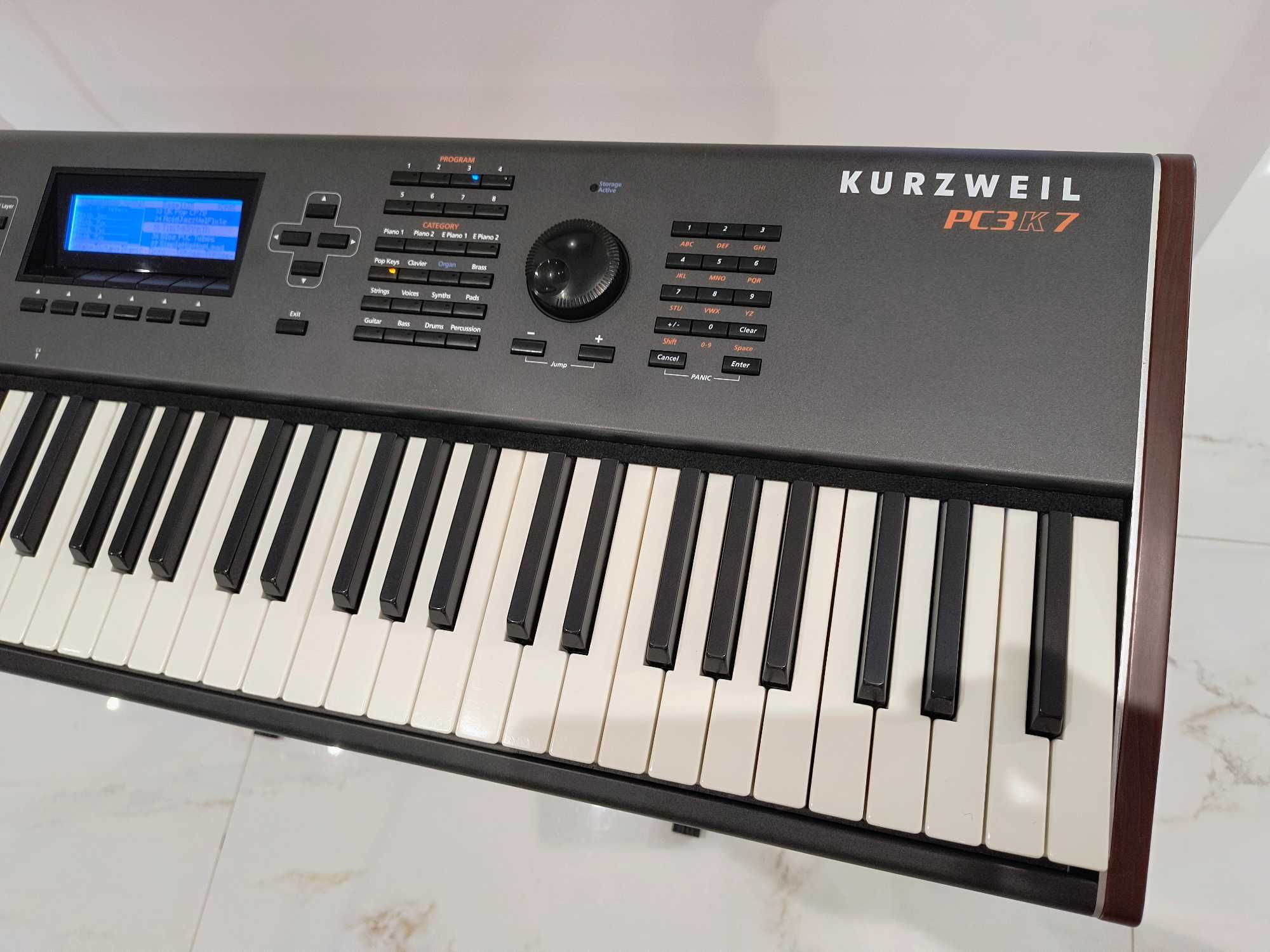 Kurzweil PC3K7  +  Core 64  + case  +  dodatki