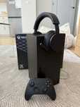 Xbox Series X 1TB + Headset (wired)