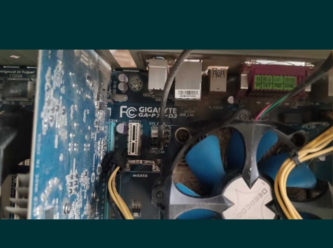 Компьютер с монитором
проц Intel i3 3.3hgz
озу 8gb 
hdd 500gb