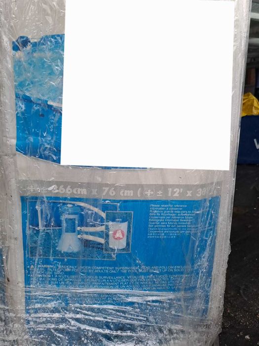 Piscina Exterior Intex com pouco uso procura nova casa