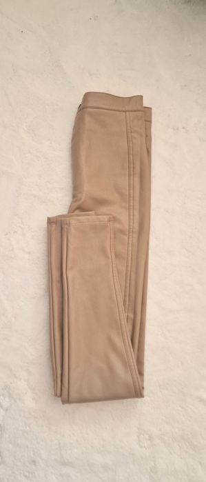 Spodnie eco-skórka "Pull&Bear".