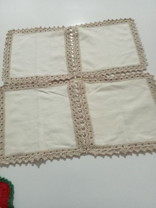 Várias artigos de artesanato.