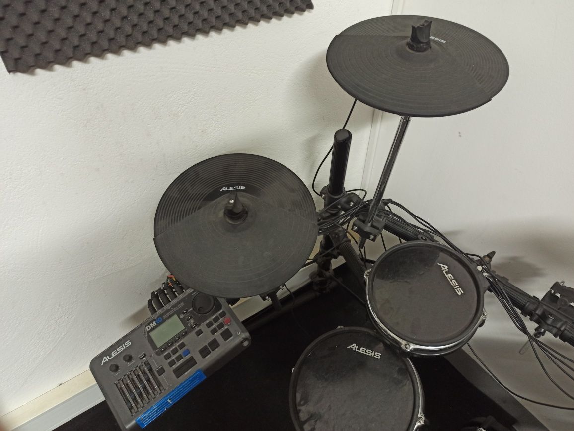 Bateria Alesis Dm10