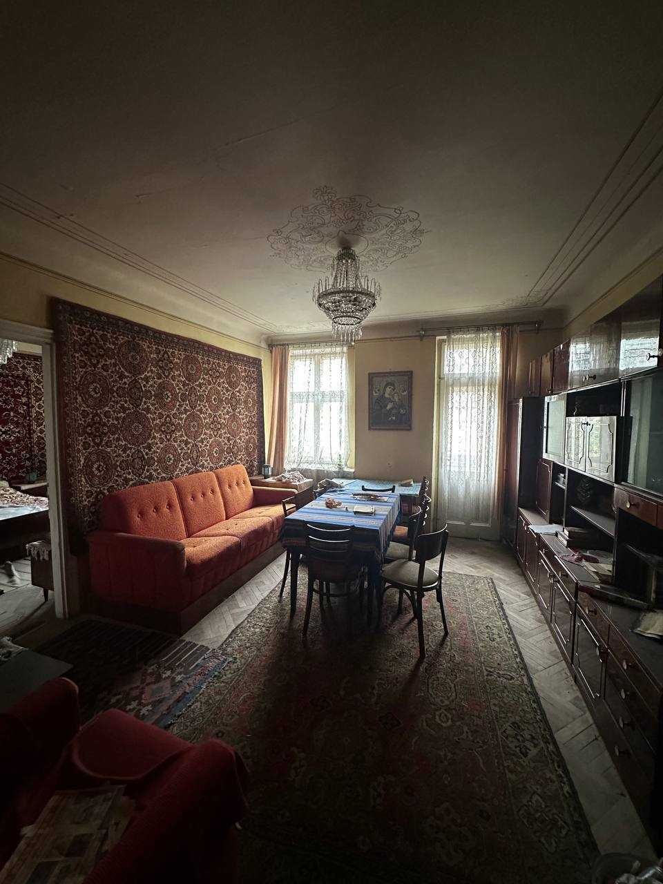 Продаж трикімнатної квартири в центрі, вул. Коновальця 54А