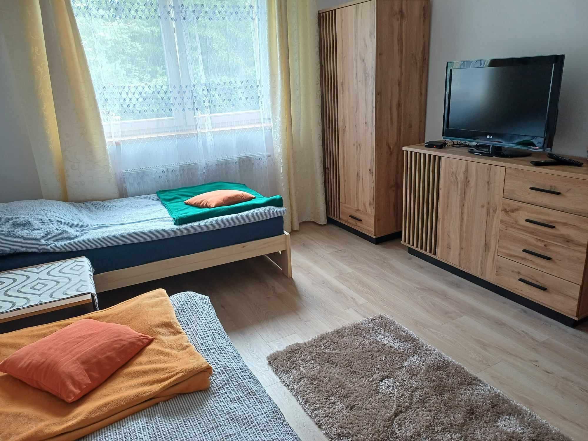 Tanie noclegi pokoje wynajem w górach w Beskidach