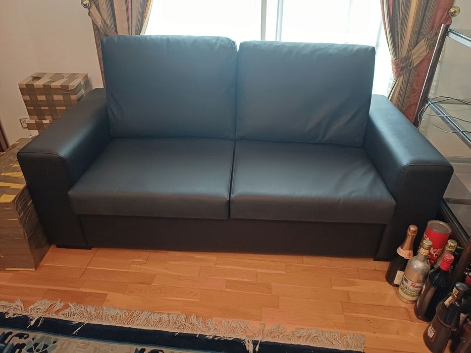 Sofá Semi-novo em Pele