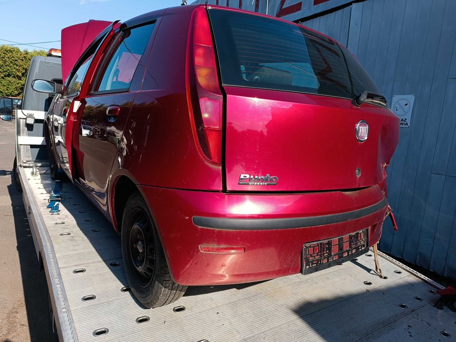 Fiat Punto 2  na części Silni 1.2 igła 84 tys przebiegu