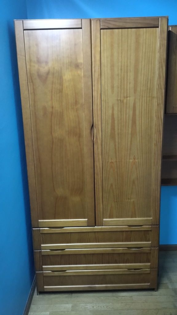 Mobília de quarto em pinho macisso