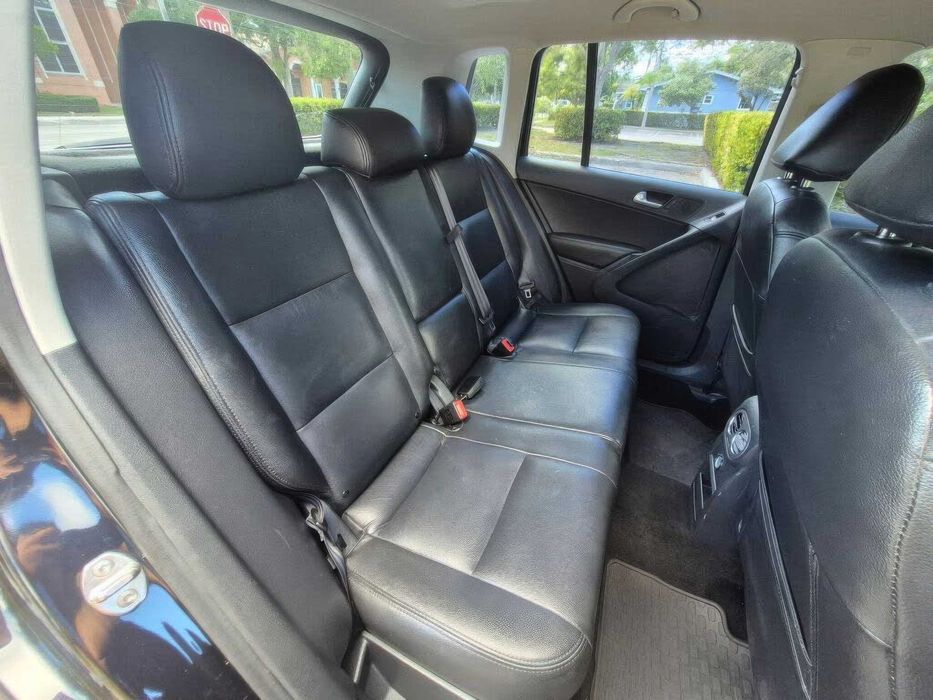 Volkswagen Tiguan S      2017